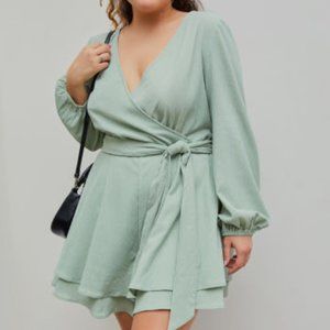 BRAND NEW! Cider V-Neck Romper Curve